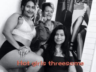 Hot_girls_threesome