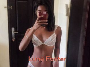 Luna_Foster