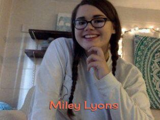 Miley_Lyons