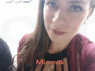 Mia_milk