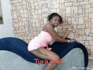 Tyra_kruz